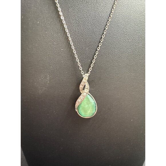 Green Teardrop Pendant Necklace & Earrings Set With Rhinestones - Picture 4 of 10